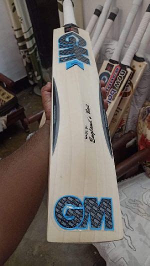 Wood English Willow Cricket Bats Feature Fine Finish Light Weight