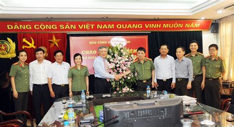 Chief Justice Nguyen Hoa Binh Visits Public Security Newspaper