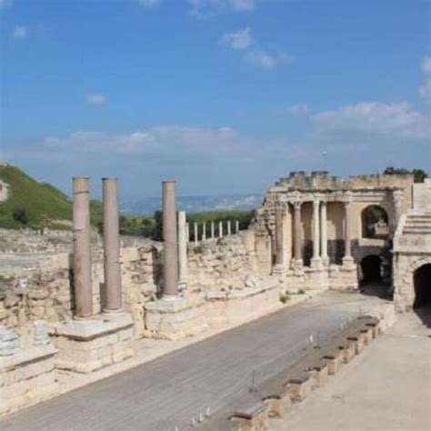 Beit She An Vista Della Scaenae Frons Del Teatro Dopo L Anastilosi