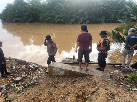 Bocah Perempuan Di Kendari Hilang Terseret Arus Air Lajur