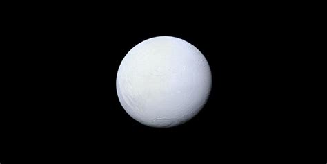 Saturn S Moon Enceladus Is Spewing Complex Organic Molecules Into Space