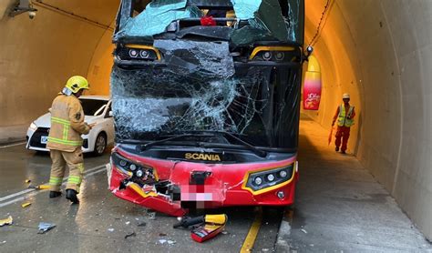 快訊／蘇花改蘇澳隧道遊覽車追撞 19人送醫｜東森新聞：新聞在哪 東森就在哪裡