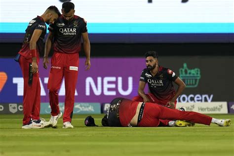 Rcb Injury Dinesh Karthik Gives An Update On Reece Topley S Shoulder