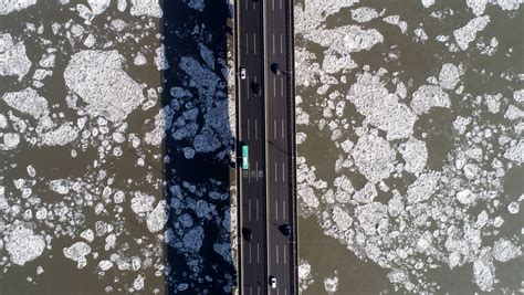 Han River Freezes Early This Year Amid Continued Cold Wave