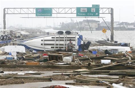 teacherpreacherscreecher: Live from Houston - It's Hurricane Ike!