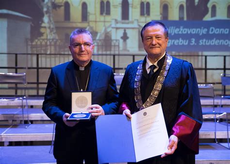 Kardinal Bozanić primio zlatnu počasnu medalju Sveučilišta u Zagrebu IKA