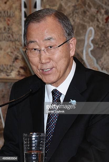 United Nations Secretary General Ban Ki Moon Visits The Empire State Building Photos And Premium