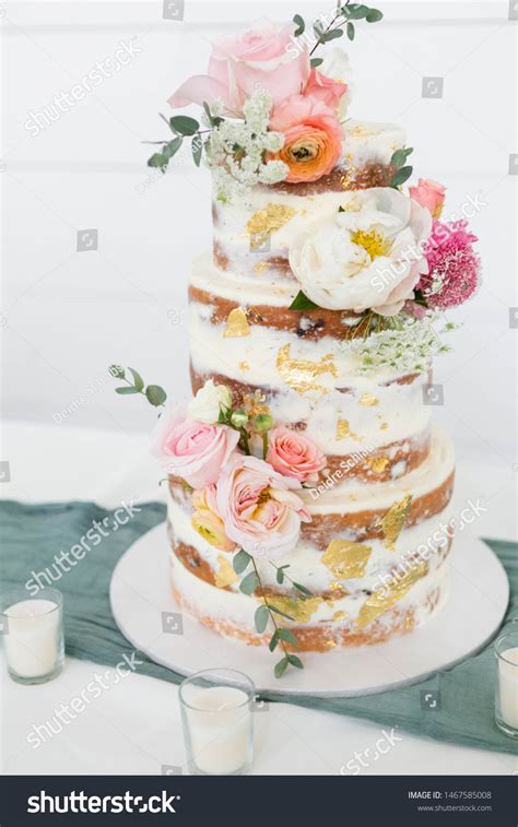 Naked Wedding Cake Decorated Gold Foil Foto Stok Shutterstock