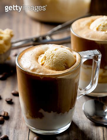 Affogato coffee with vanilla ice cream 이미지 1151360602 게티이미지뱅크