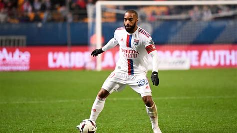 En Direct Ligue Lacazette De Retour Dans Le Onze Cherki Sur Le B