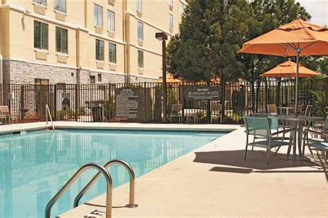 La Quinta Inn & Suites by Wyndham Atlanta Airport North Atlanta ...