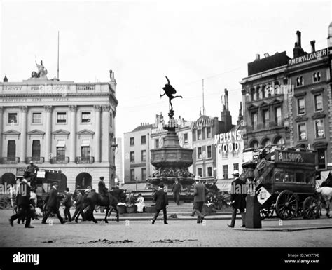 Piccadilly Circus London Stock Photo Alamy