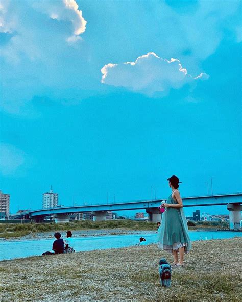 文音さんのインスタグラム写真 文音instagram「 残暑。暑いね。 でももう秋の空🍃🍂 川遊びは最後かなぁ。 さぁ‼︎