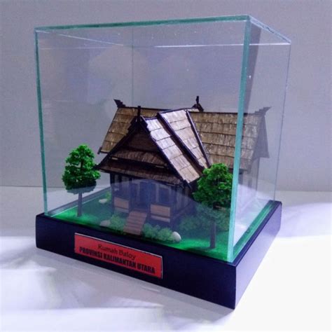 Jual Miniatur Rumah Adat Grade A Kotak Kemasan Akrilik UK 10x10x10