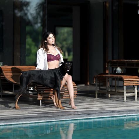 4 Hot Sexy Renu Kaushal Bikini Pics