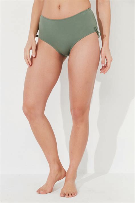 10 Hot Sexy Fadime Kucuk Bikini Pics