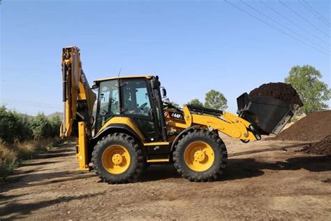 Finanzauto Entrega Una Retropala Cat 444f2 A La Empresa Hermanos