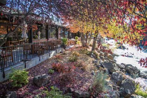 Riverhouse on the Deschutes: Retreat to Nature in Bend, Oregon