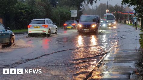 East Midlands Heavy Rain Causes Flooding Disruption Across Region