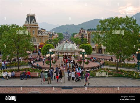 Disney Disneyland Hong Kong Hi Res Stock Photography And Images Alamy