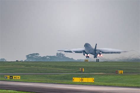 Us B 1b Lancers Train Alongside Republic Of Singapore Air Force