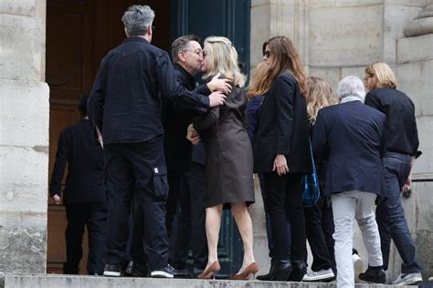 Catherine Deneuve et sa fille Chiara Mastroianni devant l église Saint