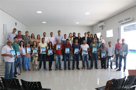 Prefeitura De Ibiassuc Entrega Certid O De Regulariza O Im Veis Para