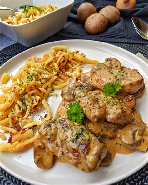 Medaillons in Champignon Rahmsoße mit Spätzle Einfach und lecker auch