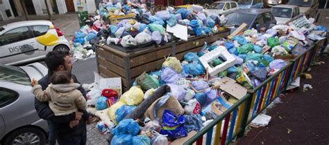 Recogidas Toneladas De Basura En Sevilla Tras El Final De La