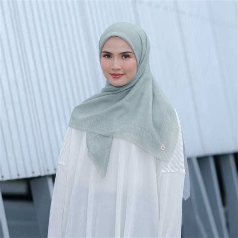 Jual Hijab Motif Segi Empat Deenay X Syagini Bloom Series Shopee