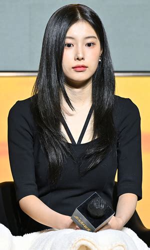 K 포토 강혜원 무대위 빛나는 그녀