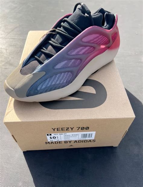 Adidas Yeezy 700 V3 Fade Carbon Gw1814