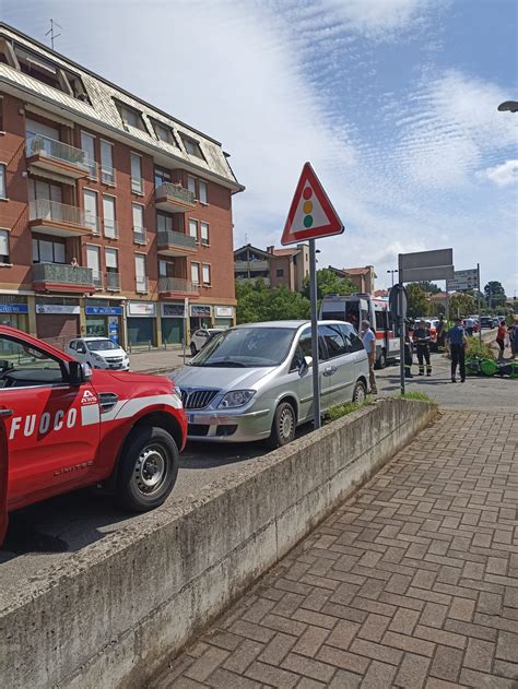 Solaro Scontro Auto Moto Sulla Monza Saronno Pompieri E Automedica