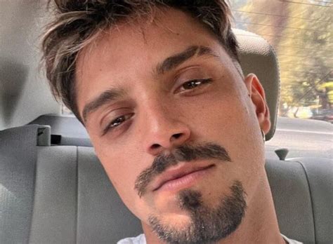 Rodrigo Simas Surge Sem Camisa E Arranca Suspiros O Homem Mais Bonito