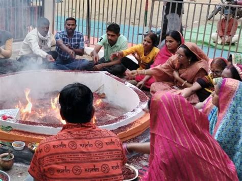 Kanya Feast With Havan On Navratri Festival नवरात्रि पर्व पर हवन के