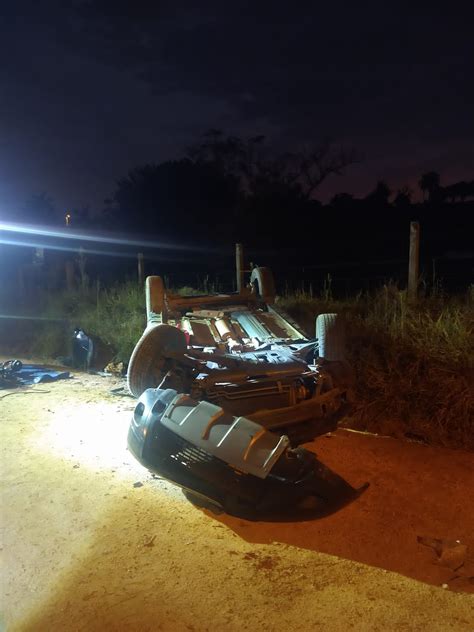 Mulher Fica Ferida Ap S Capotar Carro Em Linha Torrens Morro Da