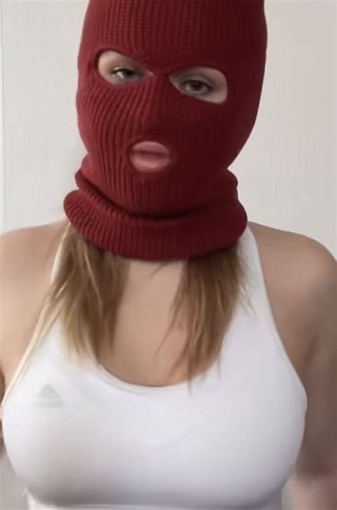 Pin By Simon Cacahuet On Enregistrements Rapides Ski Girl Mask Girl