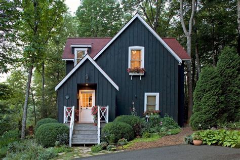 Stunning Black Siding House : r/Houseporn