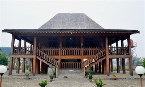 10 Gambar Rumah Limas Sumatera Selatan, Sejarah Asal Usul, Ciri Khas ...