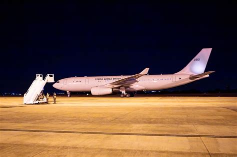 Chega ao RJ segundo avião da FAB 214 brasileiros repatriados de