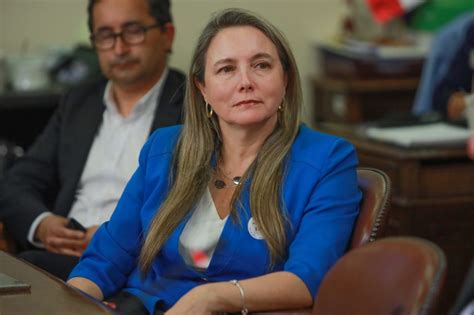 Diputada Catalina Del Real por condecoración de Presidente a exjuez