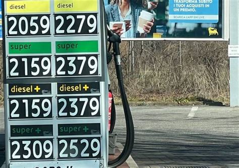 Carburante Prezzo Benzina E Gasolio In Lieve Calo Oggi In Italia