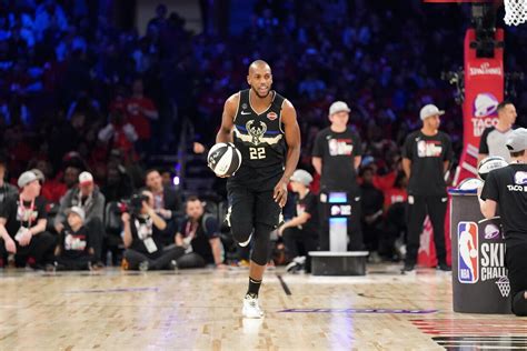 Khris Middleton Participates In 2020 Taco Bell Skills Challenge Photo