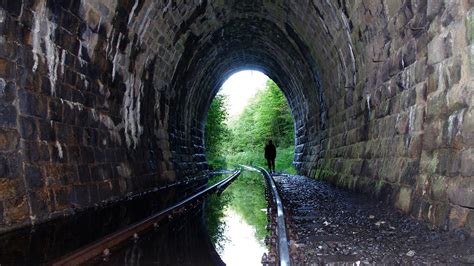 Tunel pod Przełęczą Kowarską to jeden z najdłuższych tuneli kolejowych