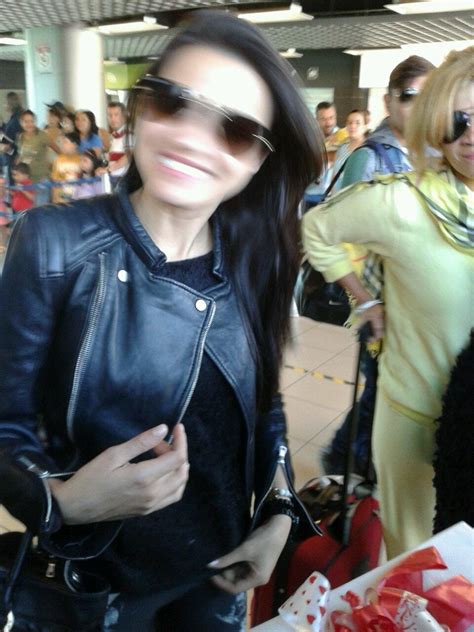 Maite Perroni Desembarcando No Aeroporto Da Costa Rica