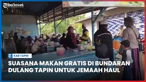 Suasana Makan Gratis Di Bundaran Dulang Tapin Untuk Jemaah Haul Guru