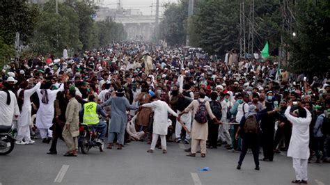 Two Police Officers Killed At Far Right Tlp Rally In Pakistan