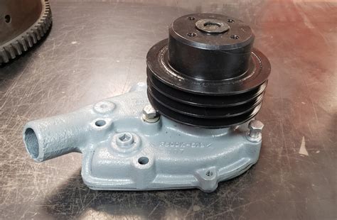 Old Continental Forklift Water Pump Repair And Rebuilding Motor