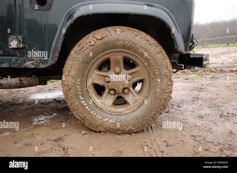 Land Rover Defender Off Road Hi Res Stock Photography And Images Alamy