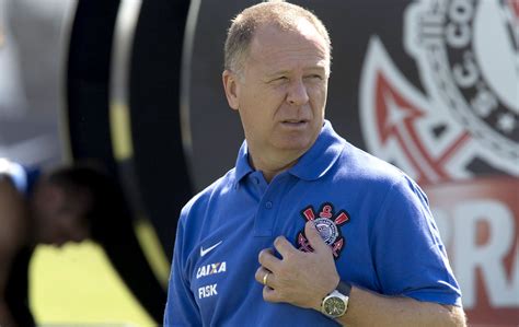 Mano Faz Novo Treino Bola E Deve Definir Time No Come O Da Semana